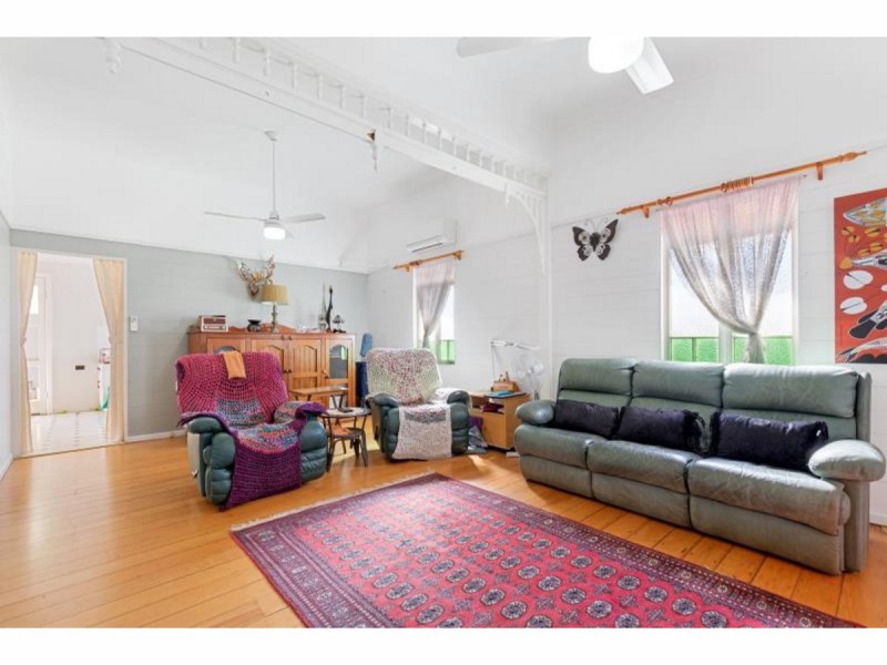 8 Brecknell Street, The Range QLD 4700